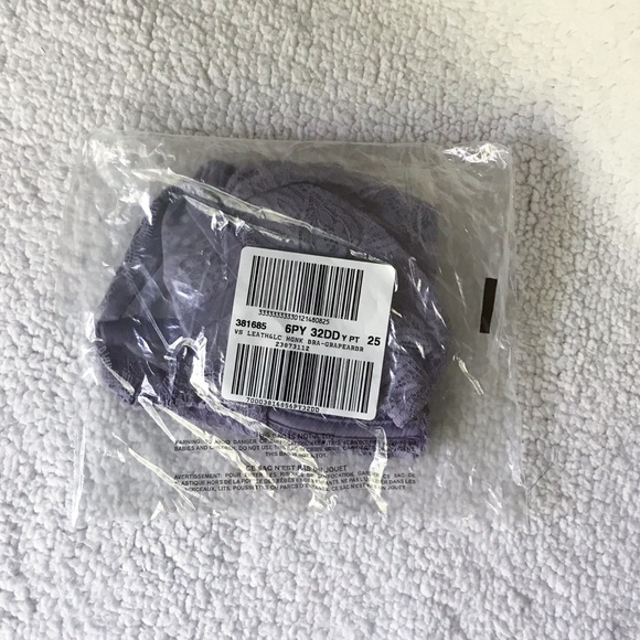 ✨HP✨ VS Leather Lace High-Neck Long-Line Bra - Picture 6 of 8